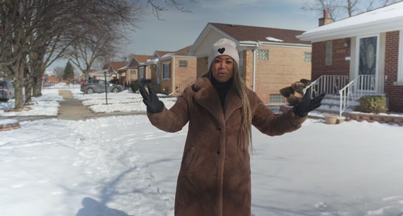 Movie critic Richard Roeper, Val Warner explore Dolton as part of 'Our Chicago: Neighborhood Walk' series