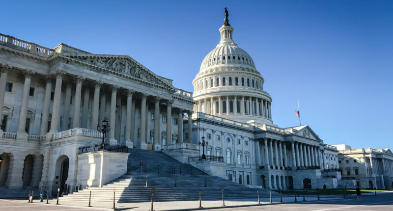 Over 20k workers accept federal buyout offer eliminating 1% of staff & Trump insists number will spike before deadline