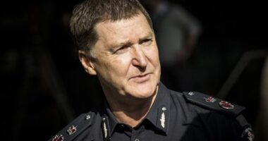 Questions over Victoria Police Commissioner's contract after no confidence vote