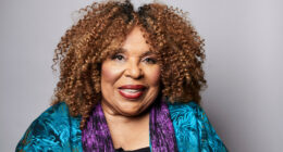 Roberta Flack, Grammy-winning singer with an intimate style, dies at 88