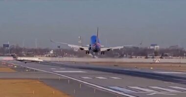 Southwest flight nearly misses collision at Chicago Midway International