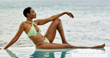 Supermodel Roshumba Williams returns to Sports Illustrated Swimsuit issue as a SI Swimsuit legend