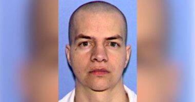 Texas death row inmate mouths final 2-word message to victims' families before execution