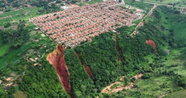 Thousands at risk of losing homes as gigantic sinkholes open up in Amazon & force Brazilian city into state of emergency