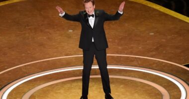 Conan O'Brien will receive Mark Twain award as politics shakes up the Kennedy Center