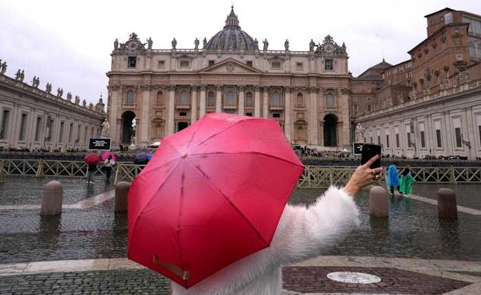 Pope stable and resting in hospital, again skips Sunday noon blessing as he recovers from pneumonia