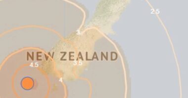 A magnitude 6.7 earthquake off the coast of New Zealand's South Island has sparked fears of a possible tsunami as experts assess the danger level. The earthquake struck at 2.42pm (NZDT) on Tuesday at a depth of 12km about 160km northwest of Snares Islands, and was felt by thousands in its vicinity.