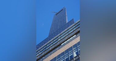 Two NYC window washers go for wild ride 78 stories up before being rescued by FDNY