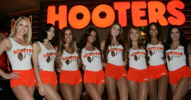 What it’s REALLY like to be a Hooters girl…$800 tips, creepy customers & bizarre rule that instantly got you sent home