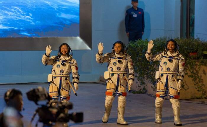 Chinese astronauts' return to earth delayed owing to weather