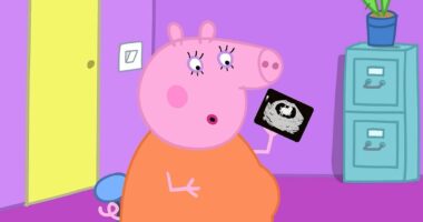 Peppa Pig fans learn gender of Mummy Pig's baby as family go the whole hog with huge party at iconic London landmark