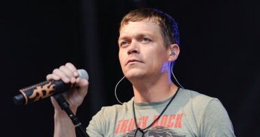 3 Doors Down Singer Brad Arnold Diagnosed With Stage 4 Kidney Cancer