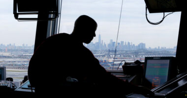 Air traffic controller warns ‘people will pay with their lives’ & admits she won’t fly out of own airport due to danger