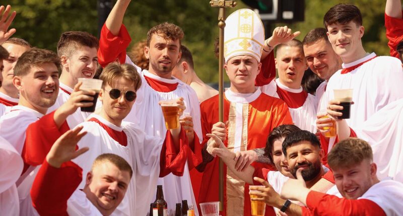 Beer we go! Otley Runners brave sizzling mini-heatwave to go on 19-pub booze crawl as Britain bathes in temperatures hotter than Ibiza