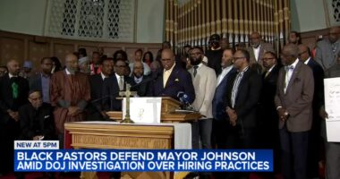 Chicago Black pastors gather in solidarity with Mayor Brandon Johnson amid Department of Justice hiring investigation