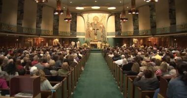 Chicago church closes: St. Thomas More Catholic church holds final Mass in Ashburn neighborhood Southwest Side