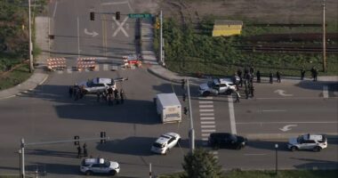 Chicago police shooting in Hammond, Indiana leaves suspect dead after car crash near Dearborn Avenue and Gostlin Street: CPD
