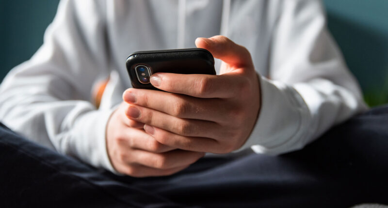 Children banned from using phone for more than 1 hour per day under new law – but it all depends on the app