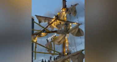 Crew on Mexican Navy tall ship seen clinging to rigging after collision with Brooklyn Bridge, video shows