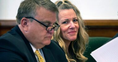 'Doomsday Mom' Lori Vallow seeks new murder conspiracy trial, claiming juror misconduct