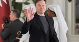 Elon Musk says he's committed to still be Tesla's CEO in 5 years' time
