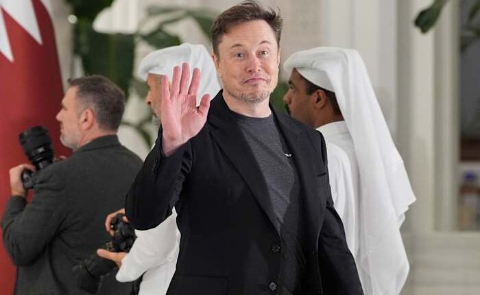 Elon Musk says he's committed to still be Tesla's CEO in 5 years' time