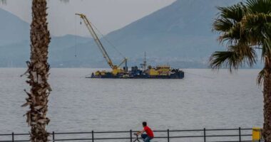 Experts start complex recovery of a superyacht that sank off Sicily, killing 7