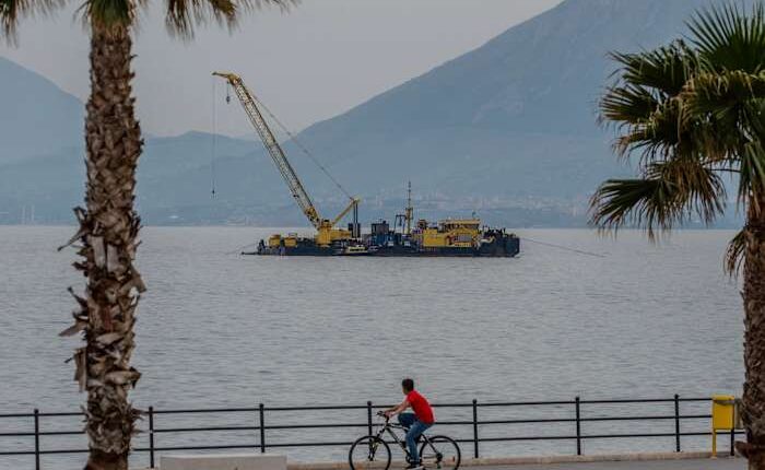Experts start complex recovery of a superyacht that sank off Sicily, killing 7