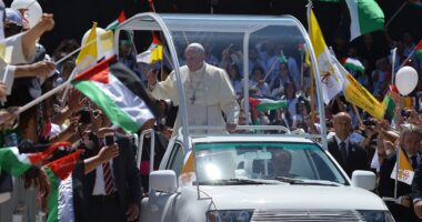 Francis' 'pope-mobile' being converted into Gaza mobile clinic