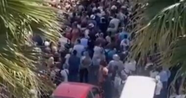 Horror vid shows tiny Italian town SWAMPED by 75,000 tourists in one weekend as visitors left crushed in narrow streets