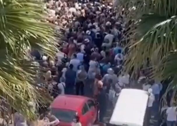 Horror vid shows tiny Italian town SWAMPED by 75,000 tourists in one weekend as visitors left crushed in narrow streets
