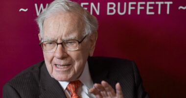 Investor Warren Buffett announces retirement from Berkshire Hathaway