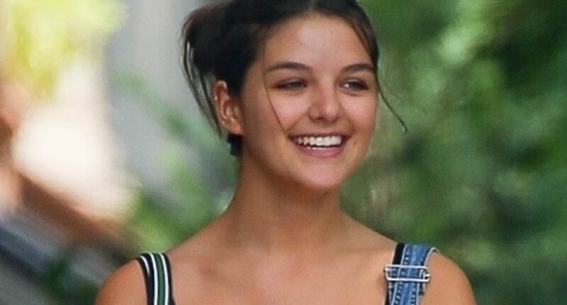 Katie Holmes... or Suri Cruise? Incredible pictures shows 19-year-old is definitely her mom's daughter
