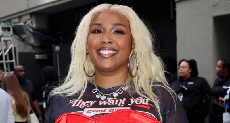 Lizzo Flaunts Trim Waist In A Corset Outfit After Massive Weight Loss As She Slams Critics Calling Her 'Skinny'