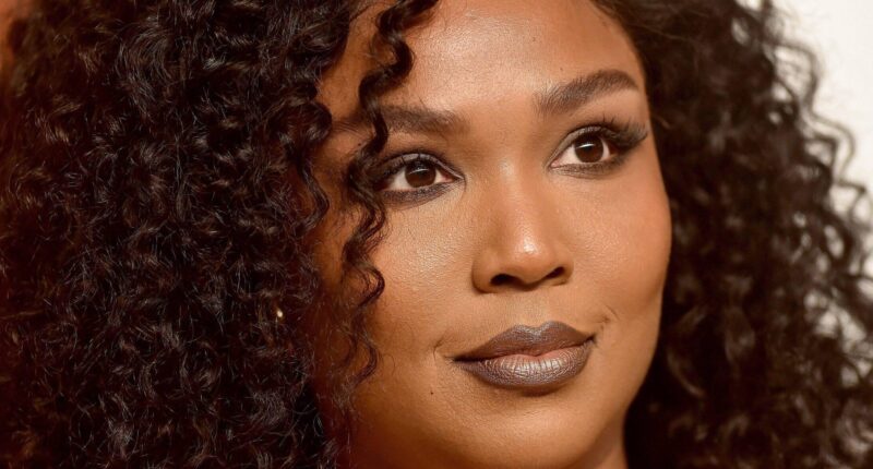 Lizzo’s Bold New Hair Transformation Has Fans Seeing Beyoncé