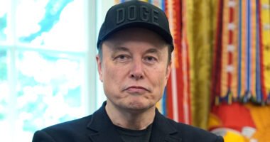 Mystery over Elon Musk’s black eye during White House farewell as viewers demand answers on what happened to billionaire