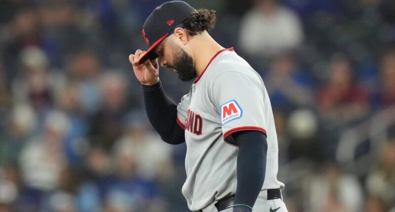 Nathan Lukes delivers tiebreaking hit in 8th, José Ramírez leaves injured as Toronto Blue Jays beat Cleveland Guardians 5-3