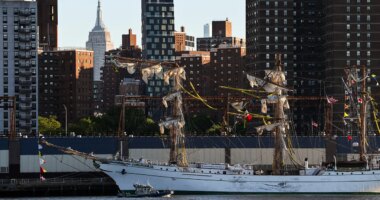 No distress calls made from Mexican Navy tall ship that crashed into Brooklyn Bridge, Mexico Navy chief says