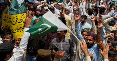 Pakistan, India suggest possible de-escalation amid both countries' missile strikes