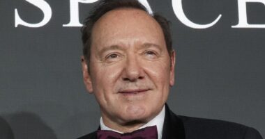 Plastic surgeons give brutal verdict on two Hollywood face lifts... one's a masterpiece, the other a fatty disaster