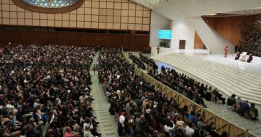 Pope Leo dishes advice to journalists, mentions AI challenge in first news conference
