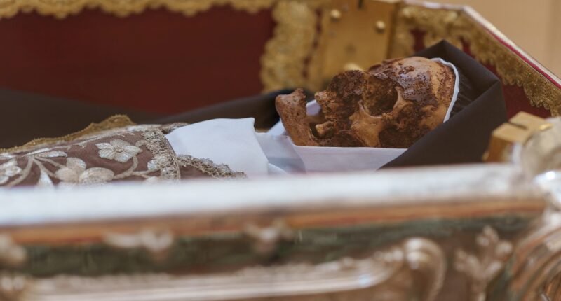 Preserved 440-year-old ‘miracle’ corpse of Catholic nun Saint Teresa entombed in glass coffin unveiled to crowds