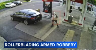 Rollerblading armed robber escapes with cash after threatening gas station worker in Abington Township, Pennsylvania, police say