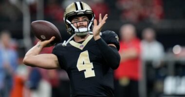 Saints Quarterback Derek Carr announces retirement from NFL