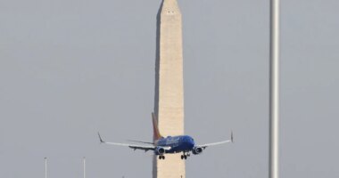 Two planes do 'go-arounds' to avoid military helicopter near Reagan Washington National Airport
