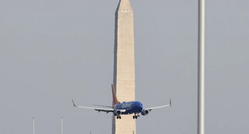 Two planes do 'go-arounds' to avoid military helicopter near Reagan Washington National Airport