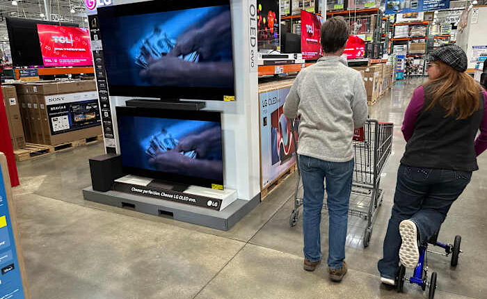US consumer confidence rebounds after five straight months of declines due to tariff anxiety