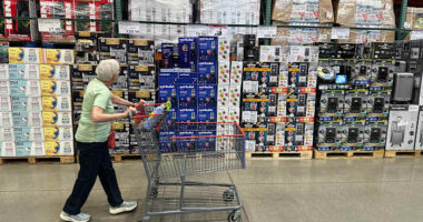 US inflation gauge cools with little sign of tariff impact, so far