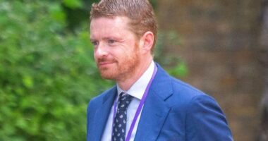 PM snubs call to axe powerful No10 chief Morgan McSweeney after welfare backlash