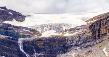 At least 1 hiker killed & 3 injured in horror rock slide at Banff National Park in Canada